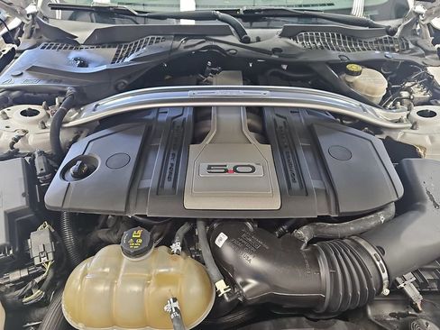 Used 2019 Ford Mustang GT Premium RWD image 30