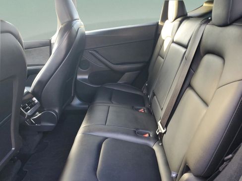 Used 2025 Tesla Model Y Long Range image 9