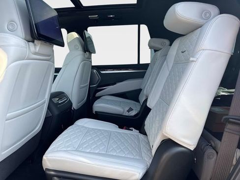 New 2026 Cadillac Escalade Platinum Sport w/ LPO, ONYX Package AWD/4WD image 15