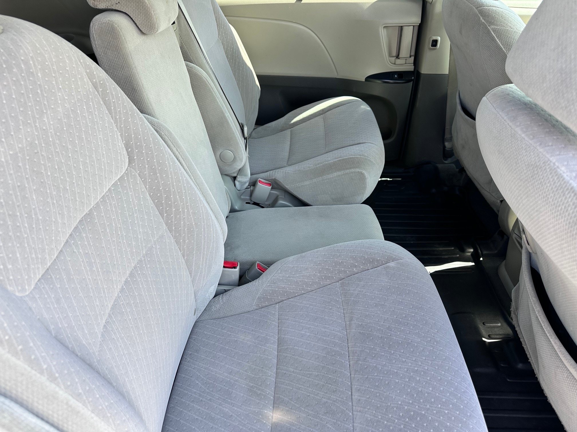 Used 2019 Toyota Sienna LE w/ Protection Package FWD image 10