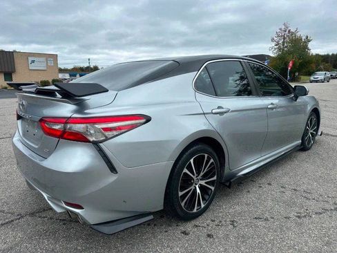 Used 2018 Toyota Camry SE FWD image 6