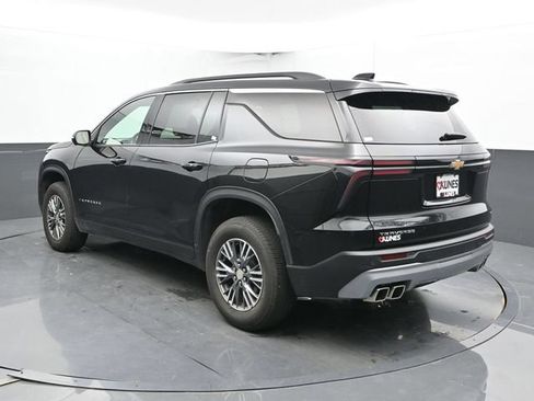 Used 2024 Chevrolet Traverse LT FWD image 11