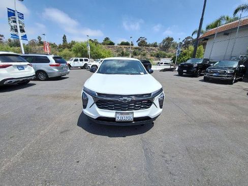 Used 2024 Chevrolet Trax RS FWD image 3