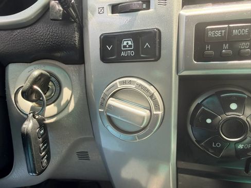 Used 2005 Toyota 4Runner Sport AWD/4WD image 32