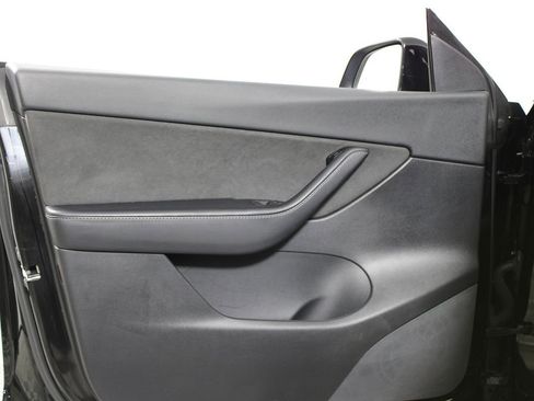 Used 2021 Tesla Model Y Performance image 23