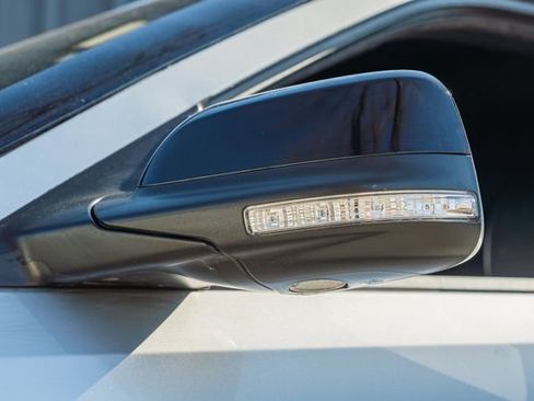 Used 2018 Ford Explorer XLT w/ Equipment Group 202A image 9