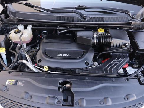 Used 2019 Chrysler Pacifica Touring-L w/ Advanced Safetytec Group FWD image 29