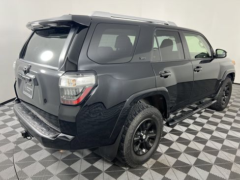 Used 2017 Toyota 4Runner SR5 AWD/4WD image 12