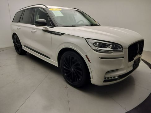 Used 2024 Lincoln Aviator Reserve w/ Equipment Group 201A AWD/4WD image 2