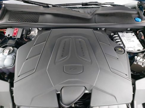 Used 2025 Porsche Cayenne Coupe image 33