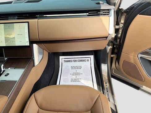 Used 2024 Land Rover Range Rover Long Wheelbase SE image 17