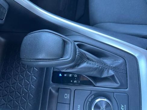 Used 2019 Toyota RAV4 LE w/ Carpet Mat Package image 17