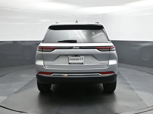 New 2025 Jeep Grand Cherokee Laredo image 8