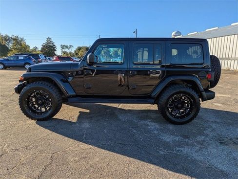 Used 2022 Jeep Wrangler Unlimited Sahara image 5