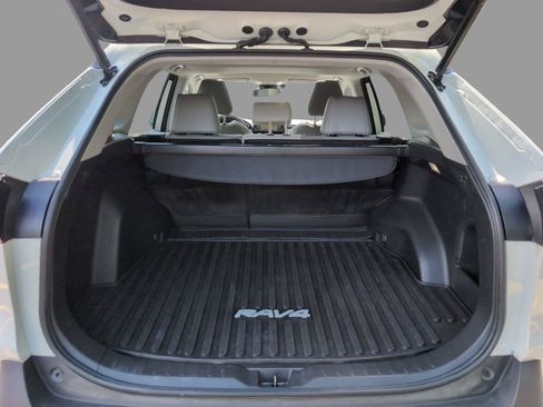 Used 2022 Toyota RAV4 XLE Premium AWD/4WD image 6