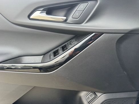 Used 2025 Chevrolet Equinox LT w/ Convenience Package II image 17