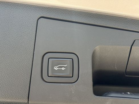 Certified 2023 Cadillac XT4 Premium Luxury FWD image 10