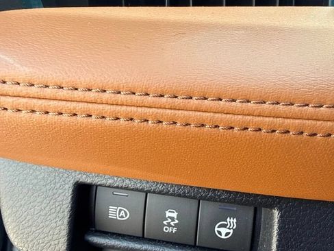 Used 2021 Toyota Avalon Limited w/ Advanced Safety Package FWD image 11
