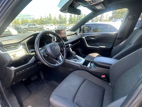 Used 2023 Toyota RAV4 SE w/ Weather & Moonroof Package AWD/4WD image 4