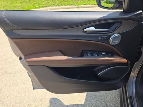 Used 2019 Alfa Romeo Stelvio Ti Lusso w/ Quick Order Package 22X Lusso AWD/4WD image 20