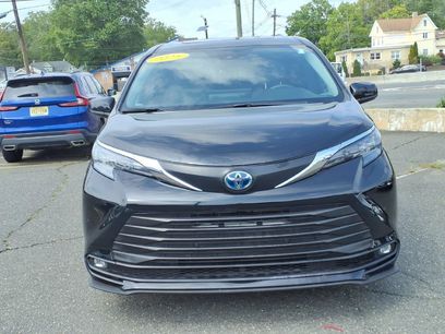 Used 2025 Toyota Sienna XLE