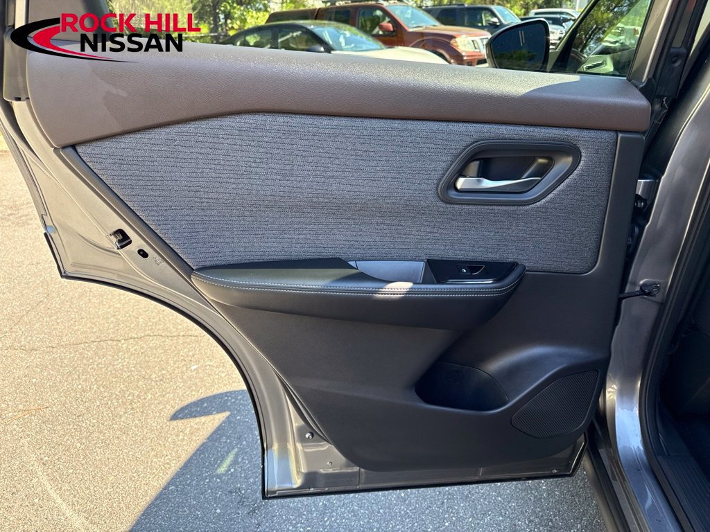 Used 2023 Nissan Rogue SV FWD image 25