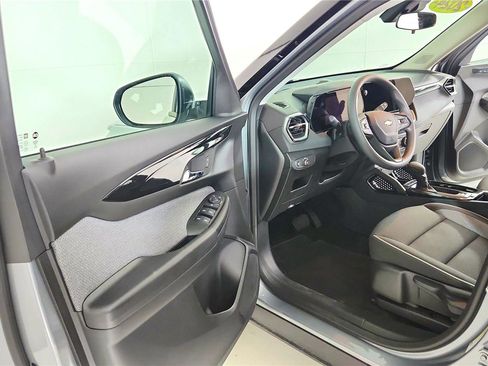 Used 2024 Chevrolet TrailBlazer LS image 28