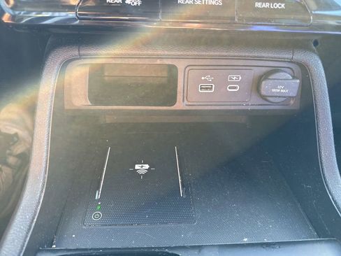 Used 2025 Honda Pilot Elite image 25
