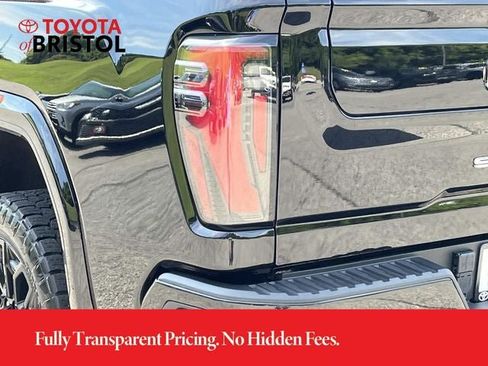 Used 2024 GMC Sierra 2500 AT4 w/ AT4 Premium Plus Package AWD/4WD image 5