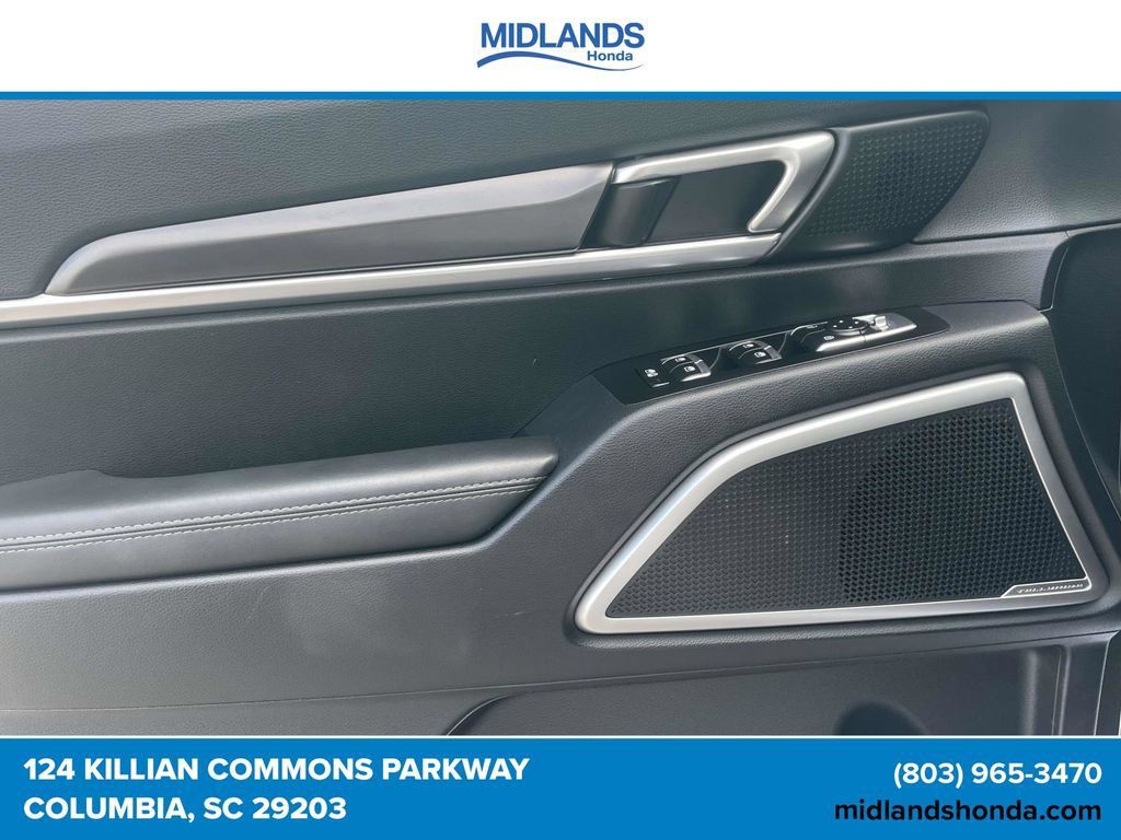 Used 2025 Kia Telluride S FWD image 18