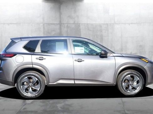 Certified 2025 Nissan Rogue SV AWD/4WD image 5