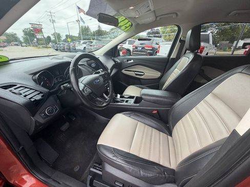 Used 2019 Ford Escape SEL w/ SEL Sport Appearance Package AWD/4WD image 9