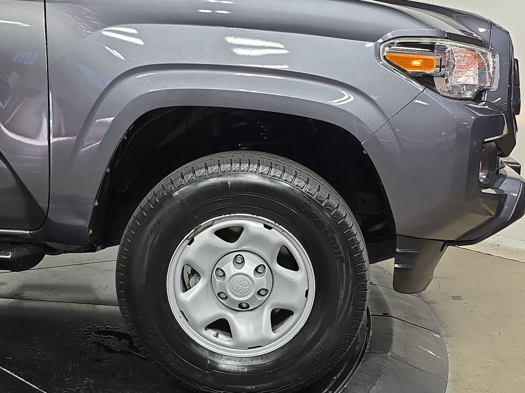 Used 2021 Toyota Tacoma SR5 RWD image 11