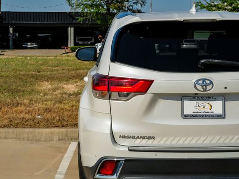 Used 2019 Toyota Highlander Limited FWD image 58