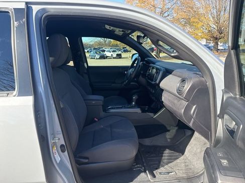Used 2019 Toyota Tacoma TRD Off-Road image 11