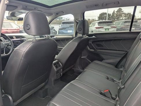 Used 2022 Volkswagen Tiguan SE w/ Panoramic Sunroof Package image 30