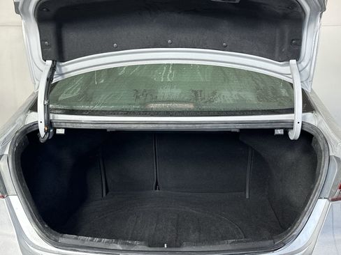 Used 2017 Hyundai Elantra SE image 25