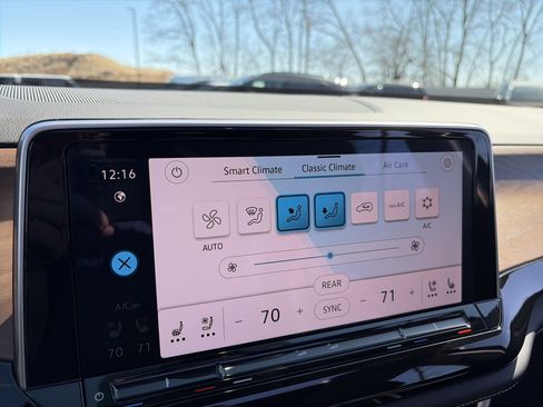 New 2026 Volkswagen Atlas SE image 70