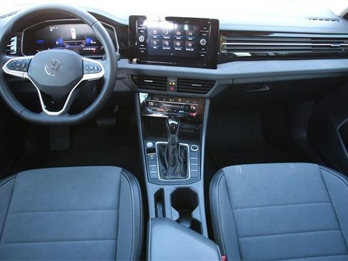 Certified 2025 Volkswagen Jetta SE image 29