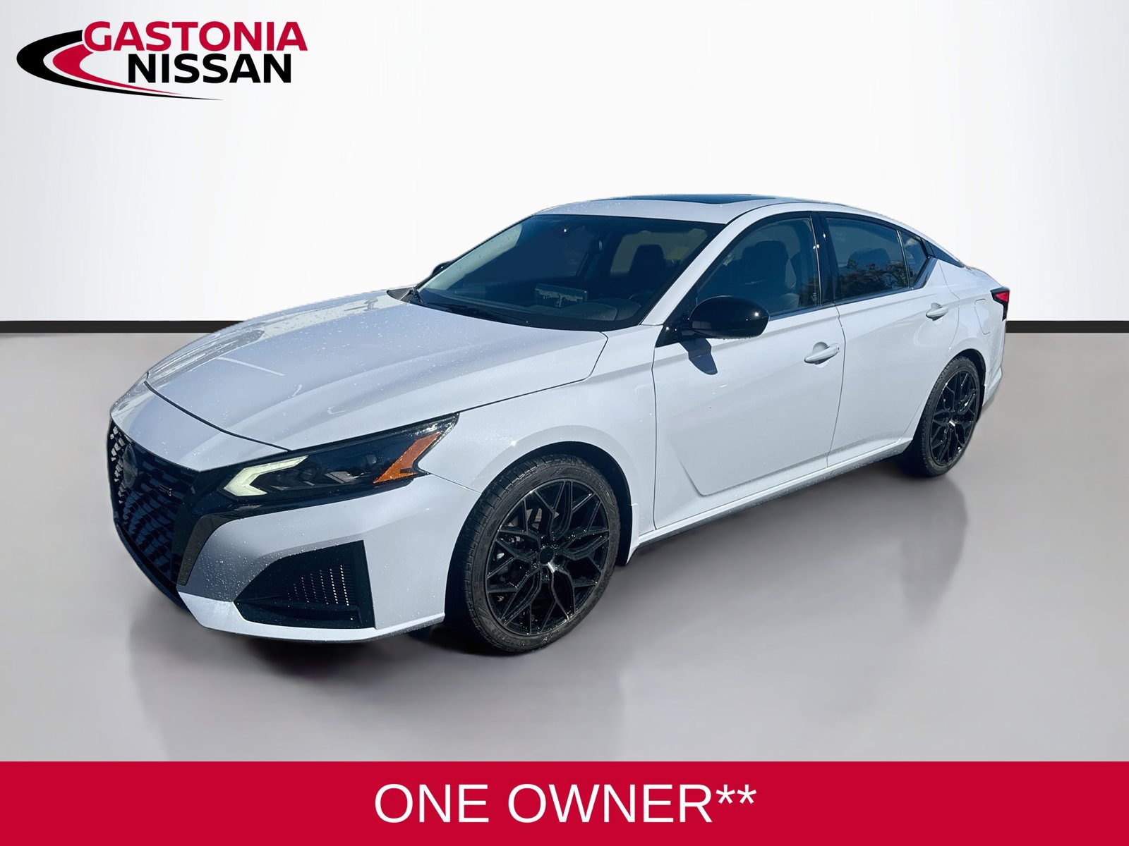 Used 2024 Nissan Altima 2.5 SR w/ SR Premium Package FWD image 3