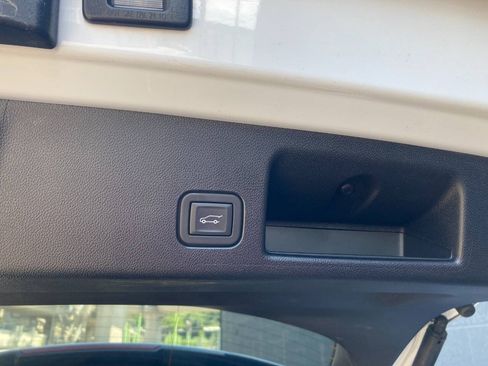 Used 2024 Chevrolet Equinox EV LT FWD image 16