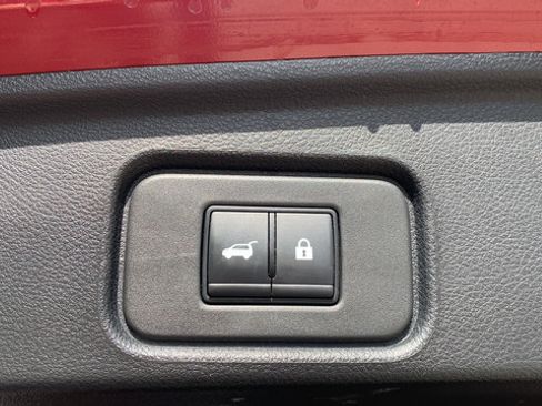 Used 2023 Nissan Pathfinder SL AWD/4WD image 40