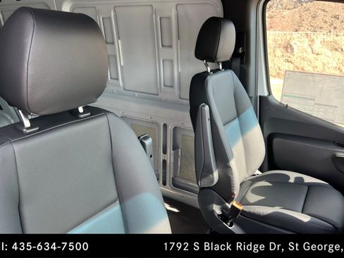 Used 2025 Mercedes-Benz Sprinter 2500 image 23