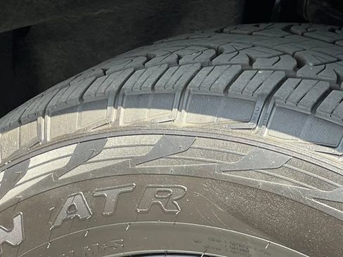 Certified 2025 Ford Expedition Active AWD/4WD image 8