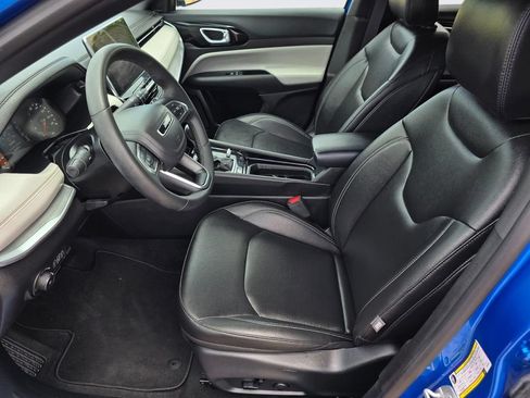 Used 2025 Jeep Compass Limited AWD/4WD image 25