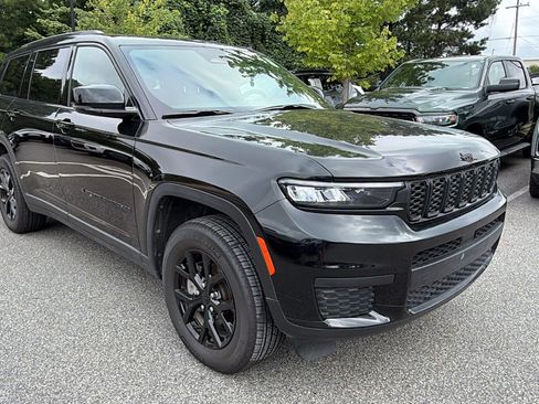 Used 2025 Jeep Grand Cherokee L Laredo AWD/4WD image 5
