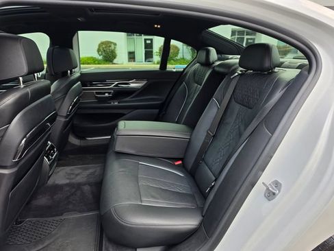 Used 2019 BMW 750i xDrive w/ Executive Package AWD/4WD image 33