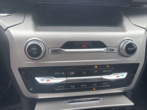 Used 2022 Ford Explorer XLT w/ Equipment Group 202A image 23