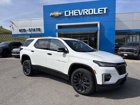 Used 2023 Chevrolet Traverse RS image 1