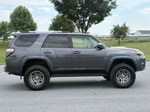 Used 2018 Toyota 4Runner TRD Off-Road w/ TRD Performance Package AWD/4WD image 9